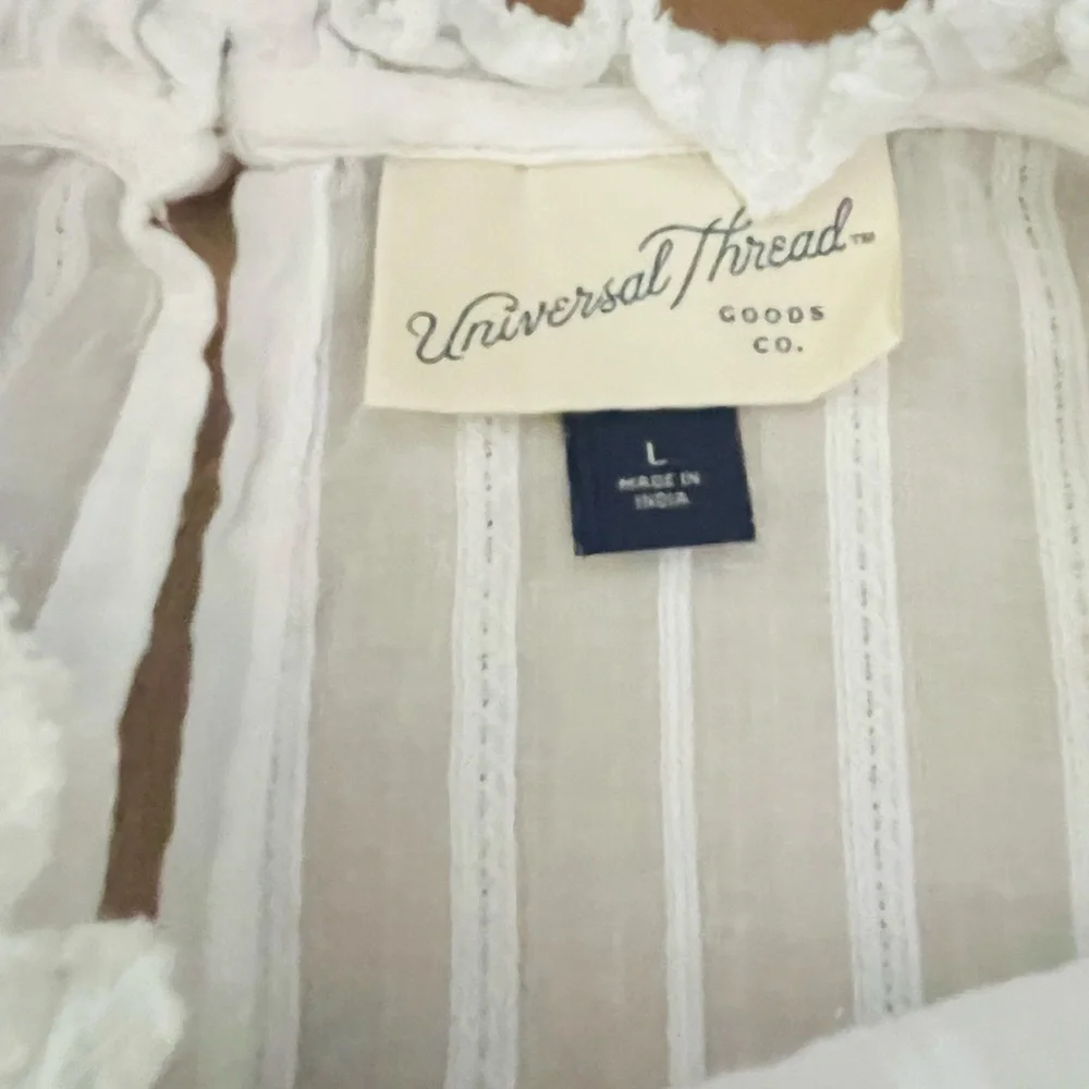 Universal Thread White Textured Blouse - Picture 12 of 12